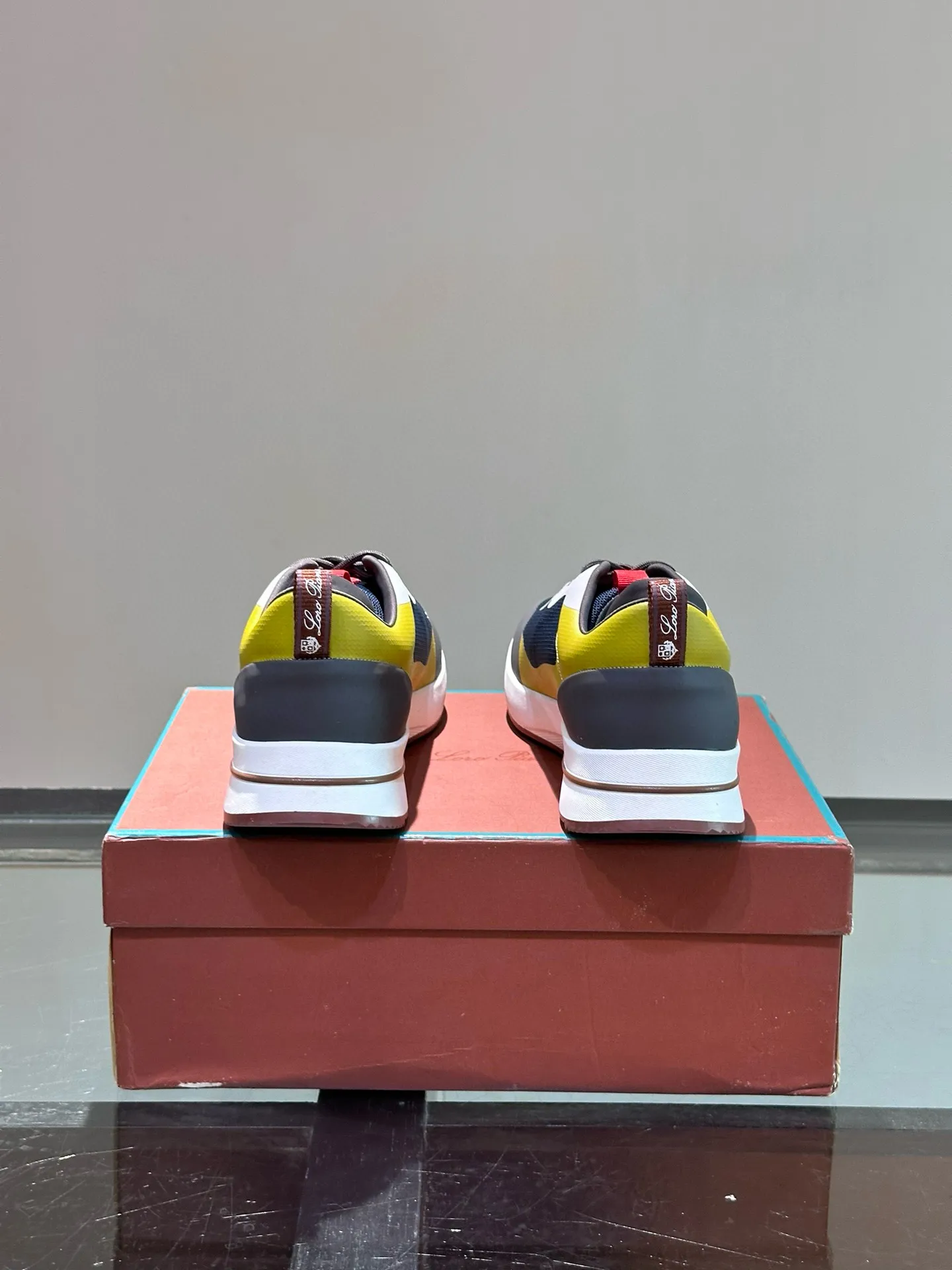 Factory price: 540💰Loro men's shoes💰iana niche Loro classic jogging shoes, men's lace-up casual shoes and sneakers, high-quality lightweight and comfortable fabrics, suitable for outdoor leisure, the color scheme is young and energetic, and it looks great with sportswear or casual suits! Size: 39-45 (38, 46 customized)
